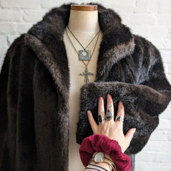 Vintage Brown Faux Fur Coat Plush Minimalist Mob Wife Fuzzy Glam Goth Jacket - Picture 2 of 10